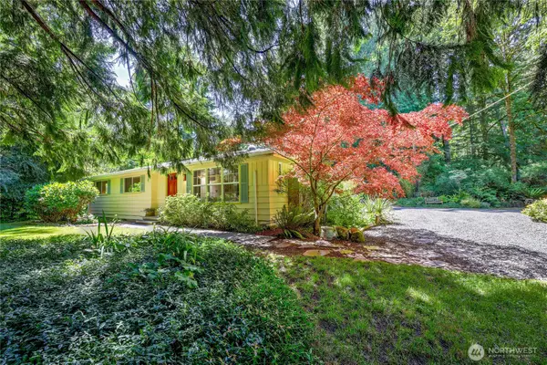 8883 NE Wardwell Road, Bainbridge Island, WA 98110