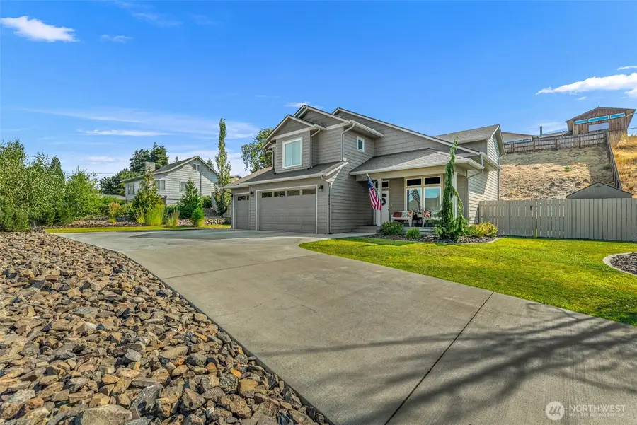 3143 NW Delcon Court, East Wenatchee, WA 98802 - #3