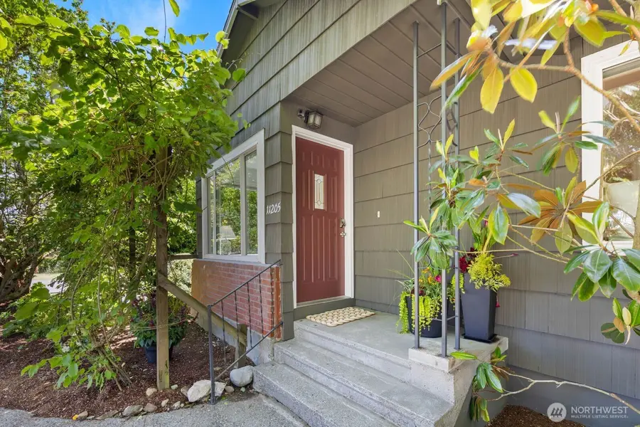 11205 Phinney Avenue N, Seattle, WA 98133 - #3