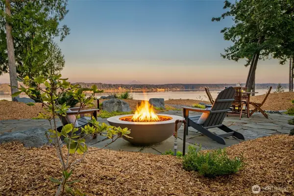 211 E Vineyard Crest Road, Grapeview, WA 98546