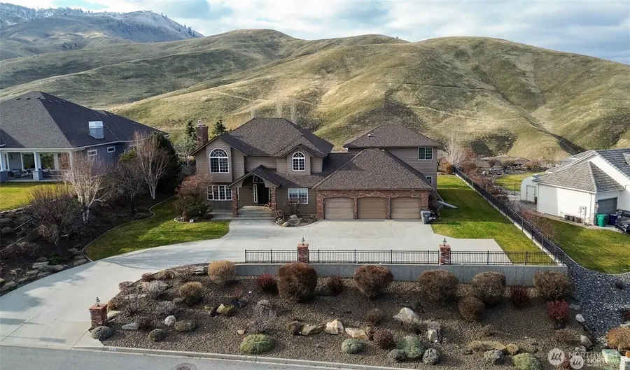 1918 Broadview, Wenatchee, WA 98801 - #2