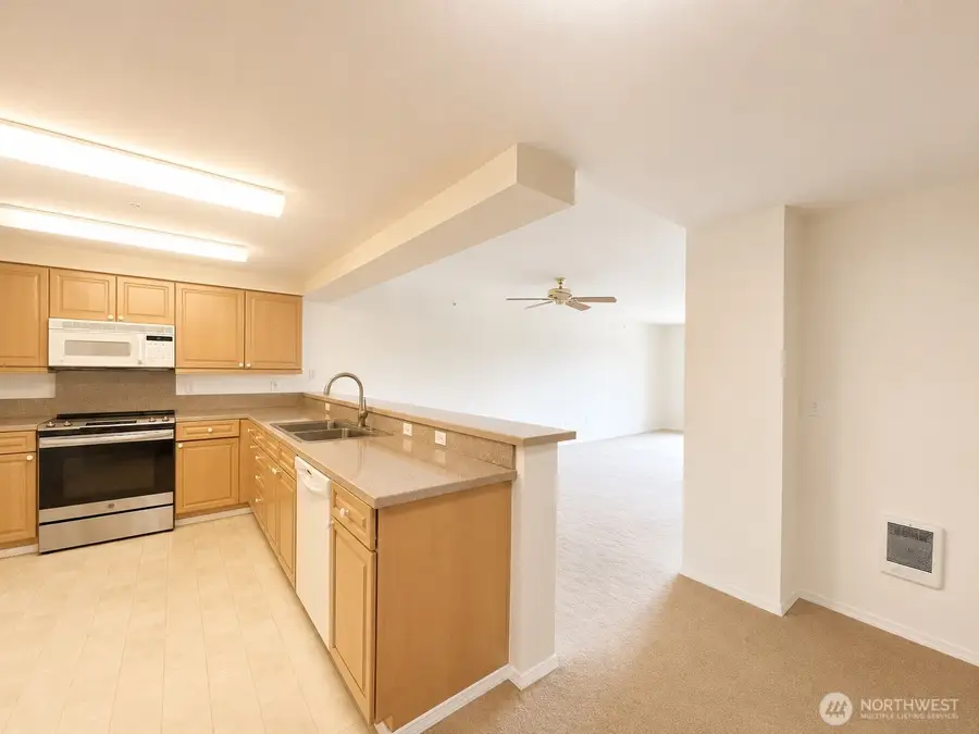 15020 Bothell Way Ne #204, Lake Forest Park, WA 98155 - #3