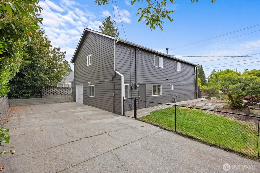 8803 15th Avenue Ne, Seattle, WA 98115 - #2