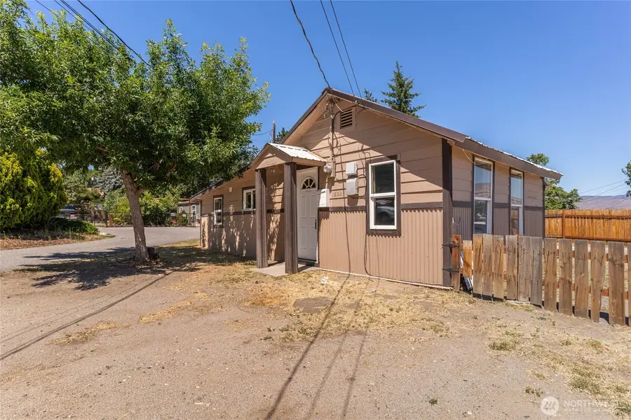 1522 Crescent St, Wenatchee, WA 98801 - #2