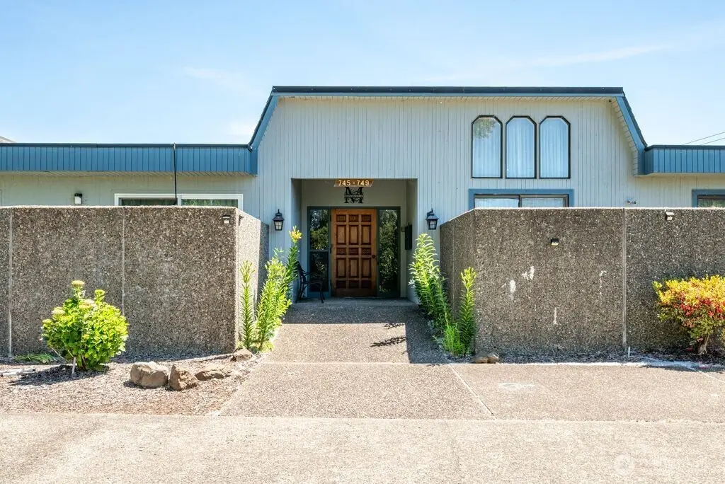 745 Marine View Drive, Longview, WA 98632 - #1