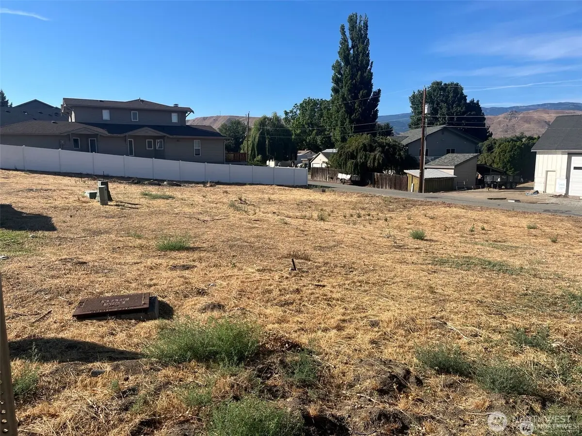 1084 Corum Circle #12 & 13, East Wenatchee, WA 98802 - #1