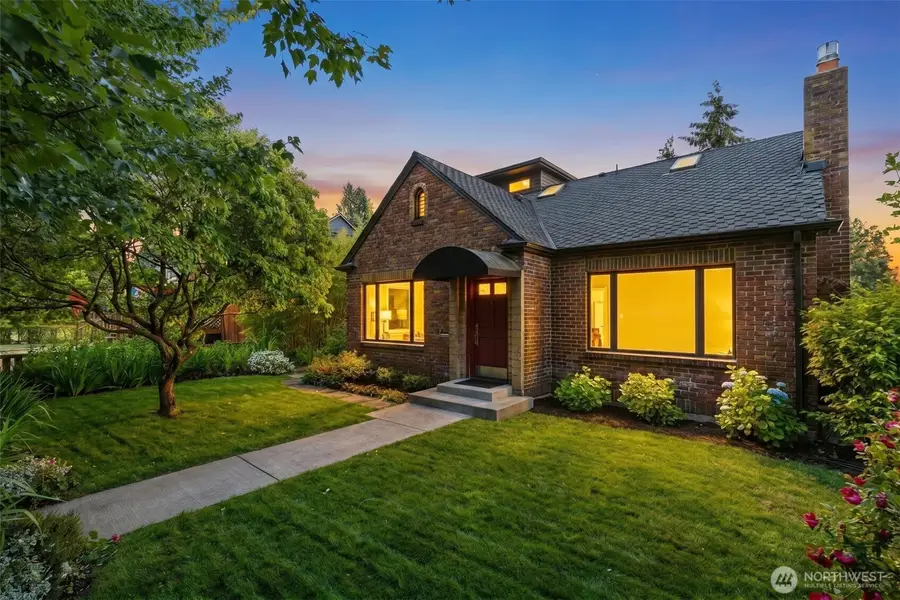 3033 45th Avenue Sw, Seattle, WA 98116 - #2