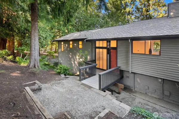2807 NE 183rd Street, Lake Forest Park, WA 98155