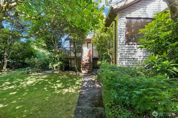 8812 Dibble Avenue Nw, Seattle, WA 98117