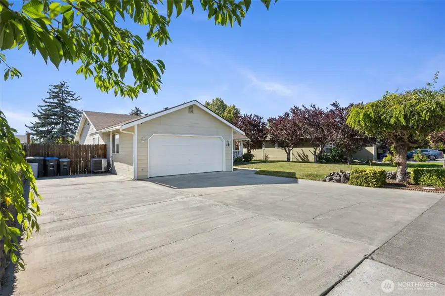 2214 S Belair Drive, Moses Lake, WA 98837 - #2