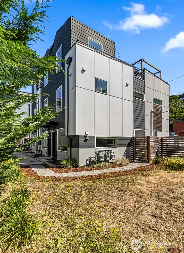 5244 Brooklyn Avenue Ne #A, Seattle, WA 98105