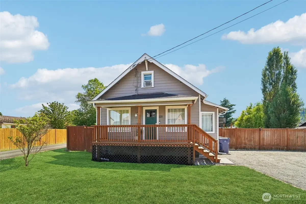 221 3rd Avenue Nw, Pacific, WA 98047 - #1