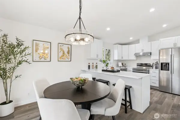 7002 42nd Avenue S, Seattle, WA 98118
