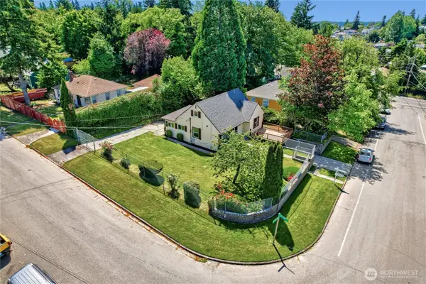 6815 S 120th Place, Seattle, WA 98178