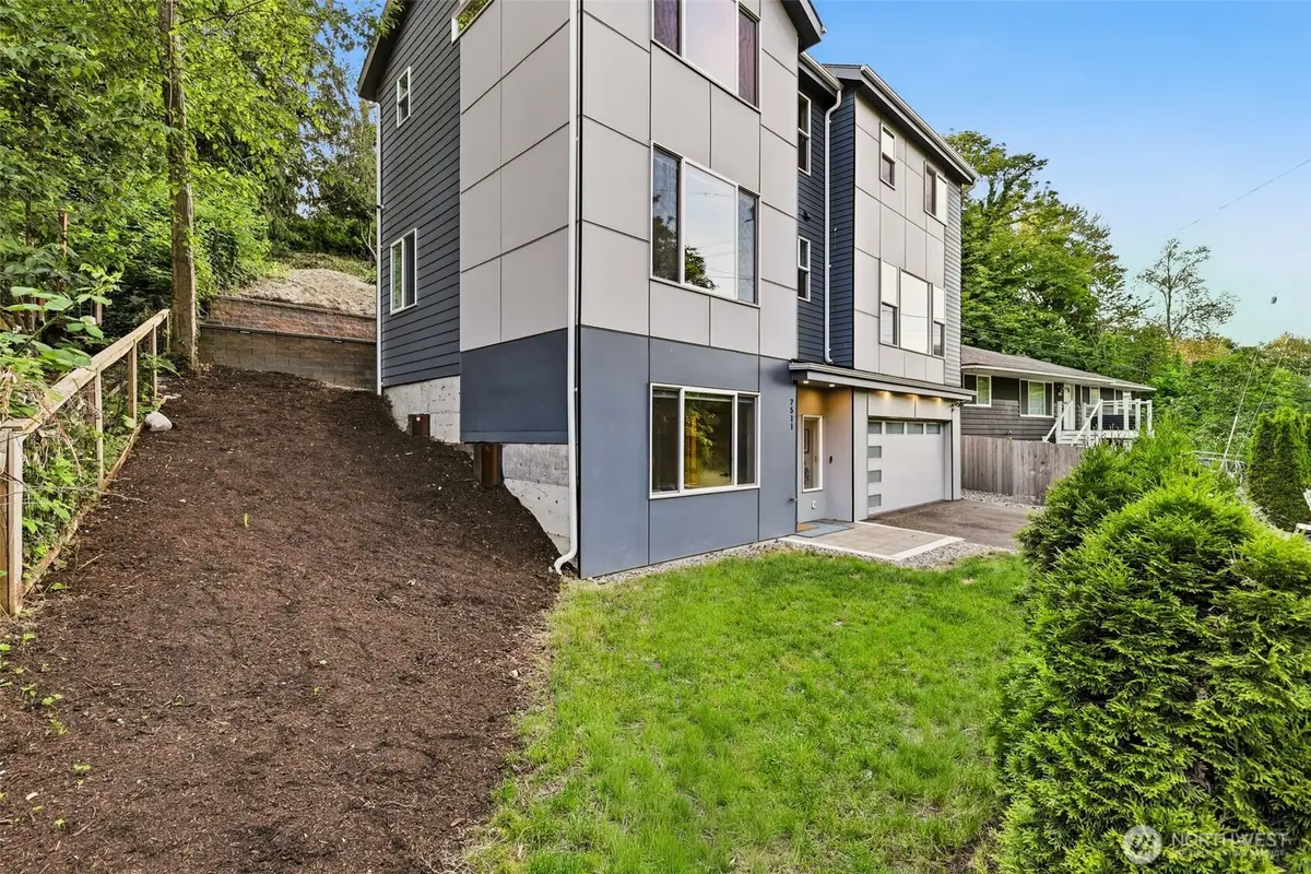 7511 Dumar Way Sw, Seattle, WA 98106 - #1