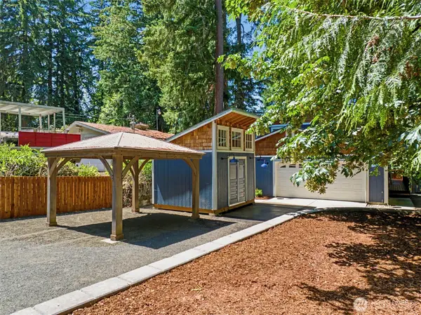5633 Lake Saint Clair Drive Se, Olympia, WA 98513