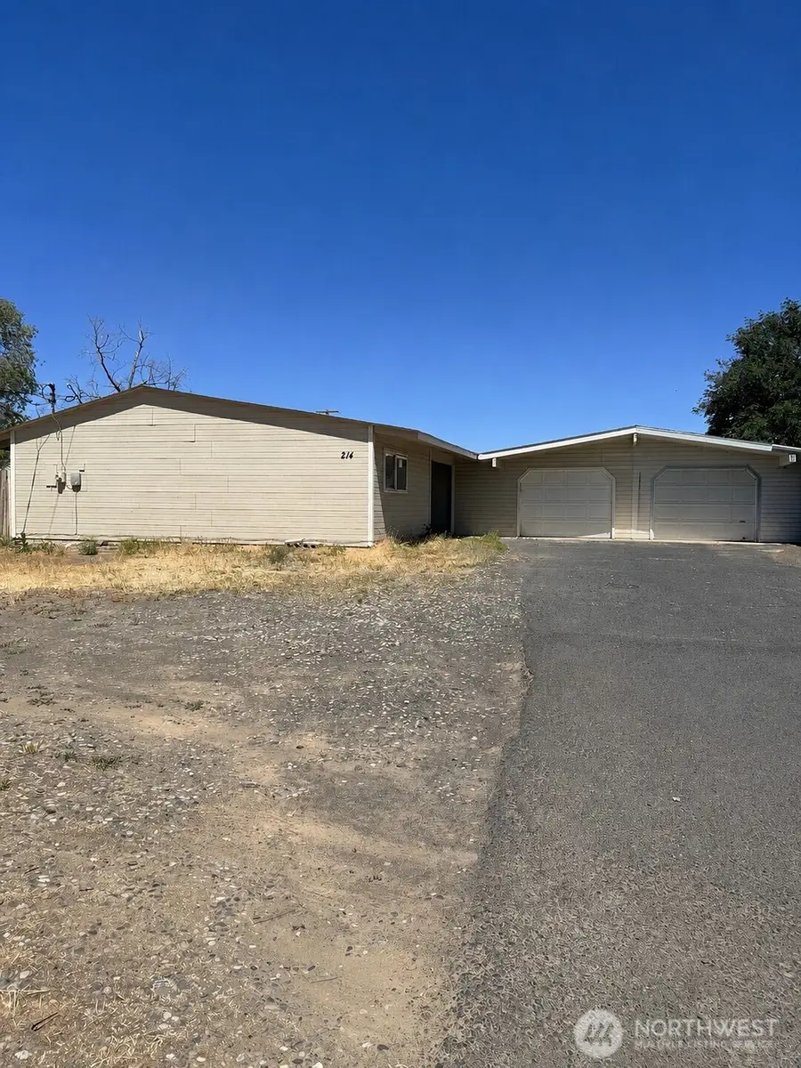 214 Carswell Drive, Moses Lake, WA 98837 - #2