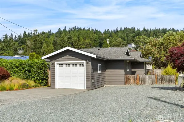 8145 Sandy Hook Terrace, Clinton, WA 98236