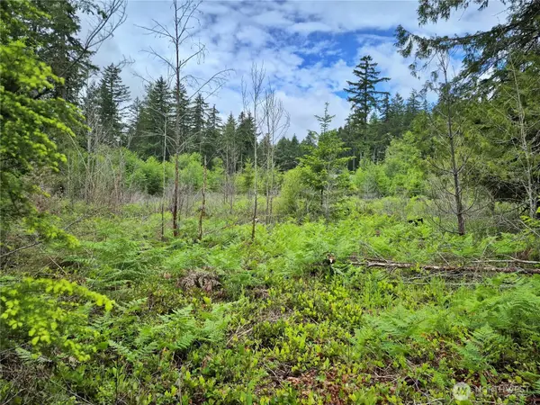 7 W Wilderness Lane #7, Seabeck, WA 98380
