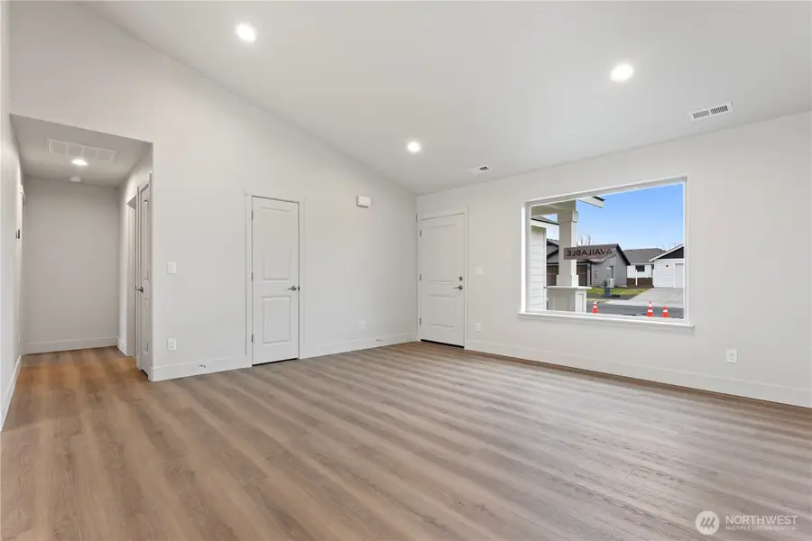 202 N Sandy Loop, Moses Lake, WA 98837 - #3