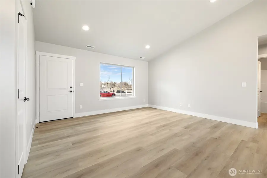 215 Lessor Loop, Moses Lake, WA 98837 - #2