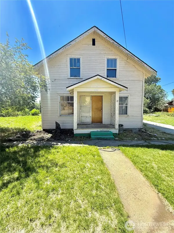 224 Bartlett Avenue E, Omak, WA 98841