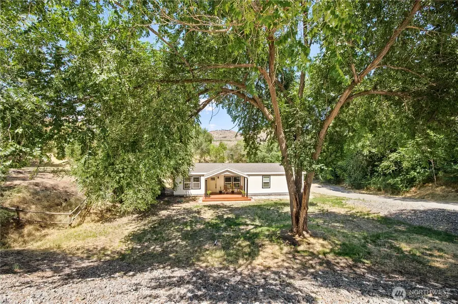 329 E Franklin Street, Chelan, WA 98816 - #3