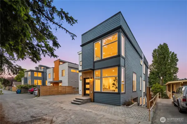 3035 21st Avenue W, Seattle, WA 98199