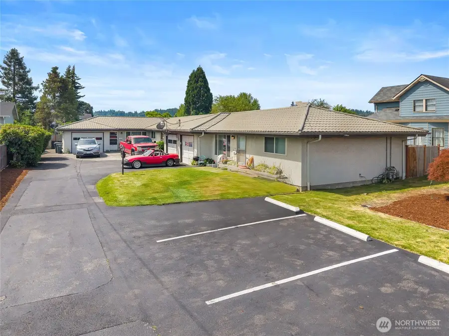 1010 W Pioneer, Puyallup, WA 98371 - #2