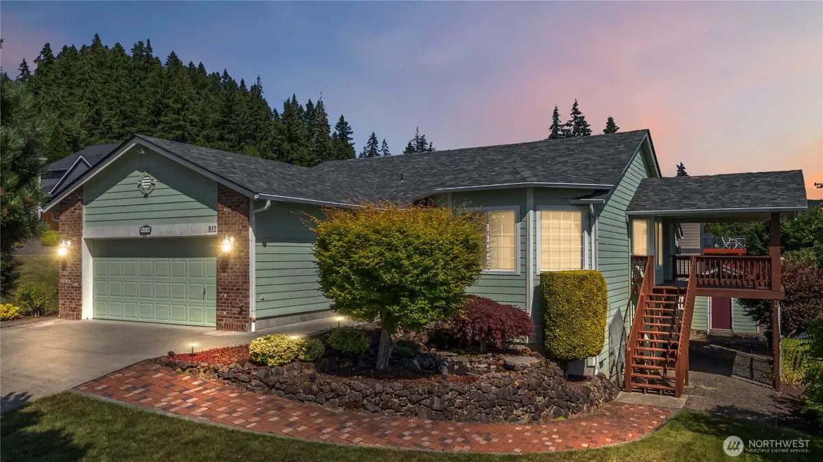 912 Edinburgh Court, Kelso, WA 98626 - #1