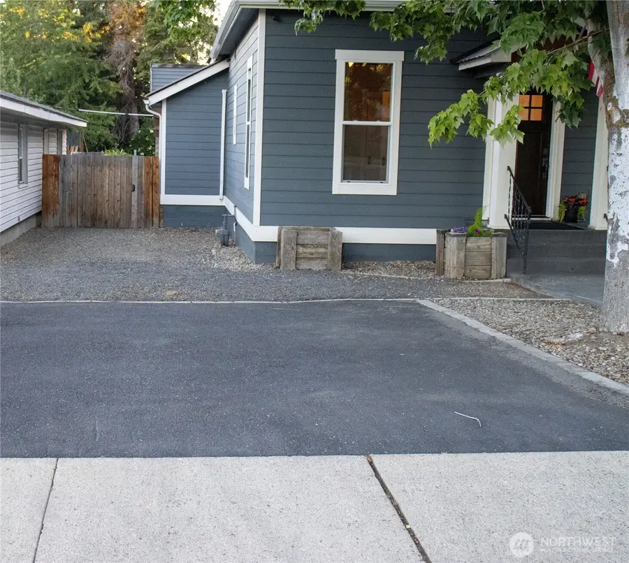 103 N Chestnut Street, Ellensburg, WA 98926 - #2