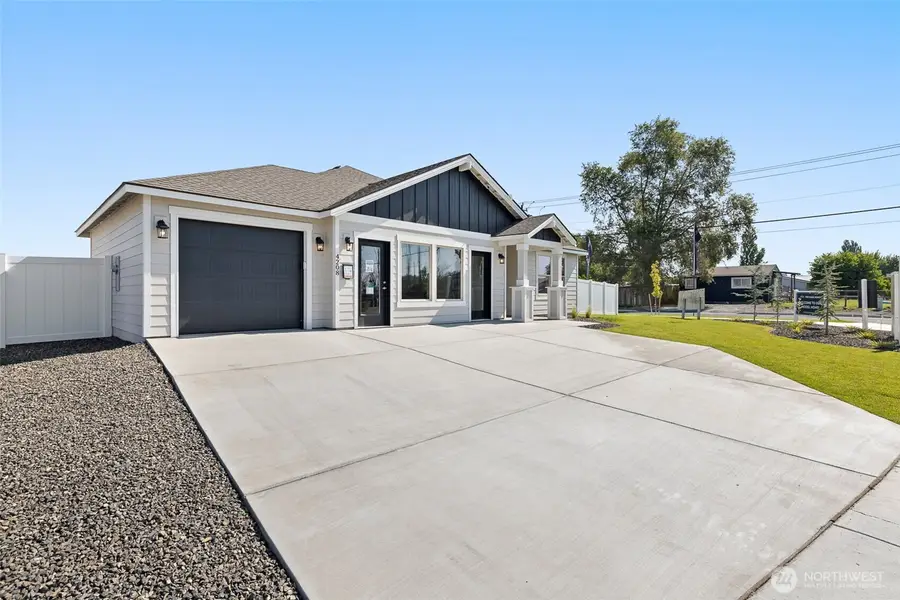 4208 W Sandy Ct, Moses Lake, WA 98837 - #2