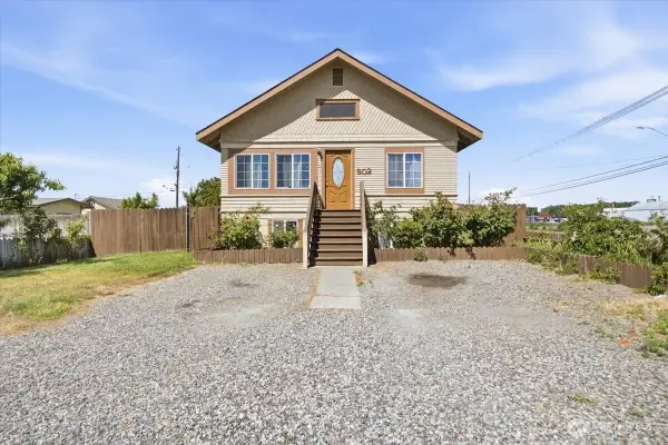 802 S 11th Avenue, Pasco, WA 99301