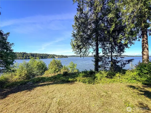 17180 Agate Street Ne, Bainbridge Island, WA 98110