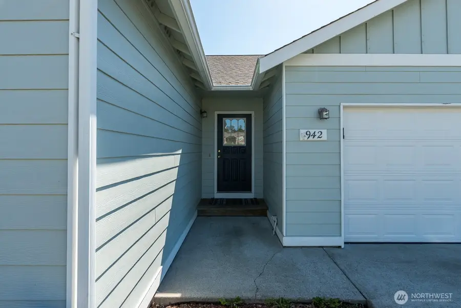 942 NE Cordero Place, Oak Harbor, WA 98277 - #2