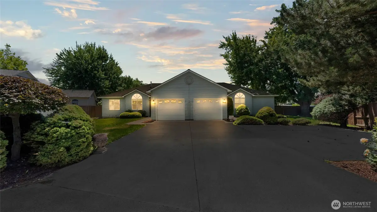 996 SE Admiral Place, College Place, WA 99324 - #1