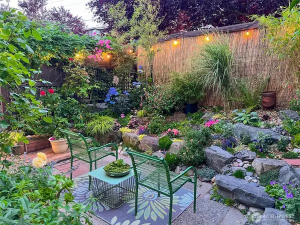 9426 Linden Avenue N, Seattle, WA 98103