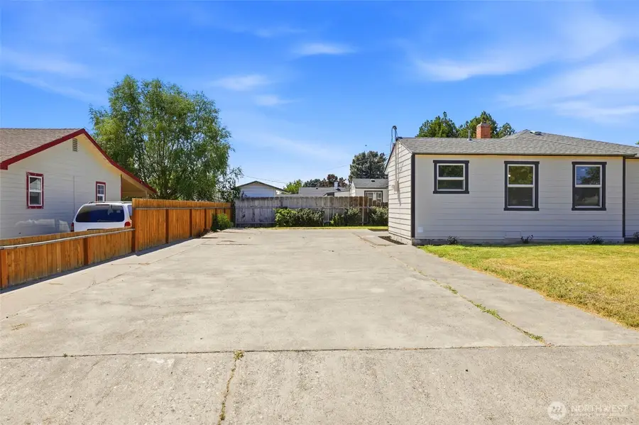 1002 W Pearl St, Pasco, WA 99301 - #2