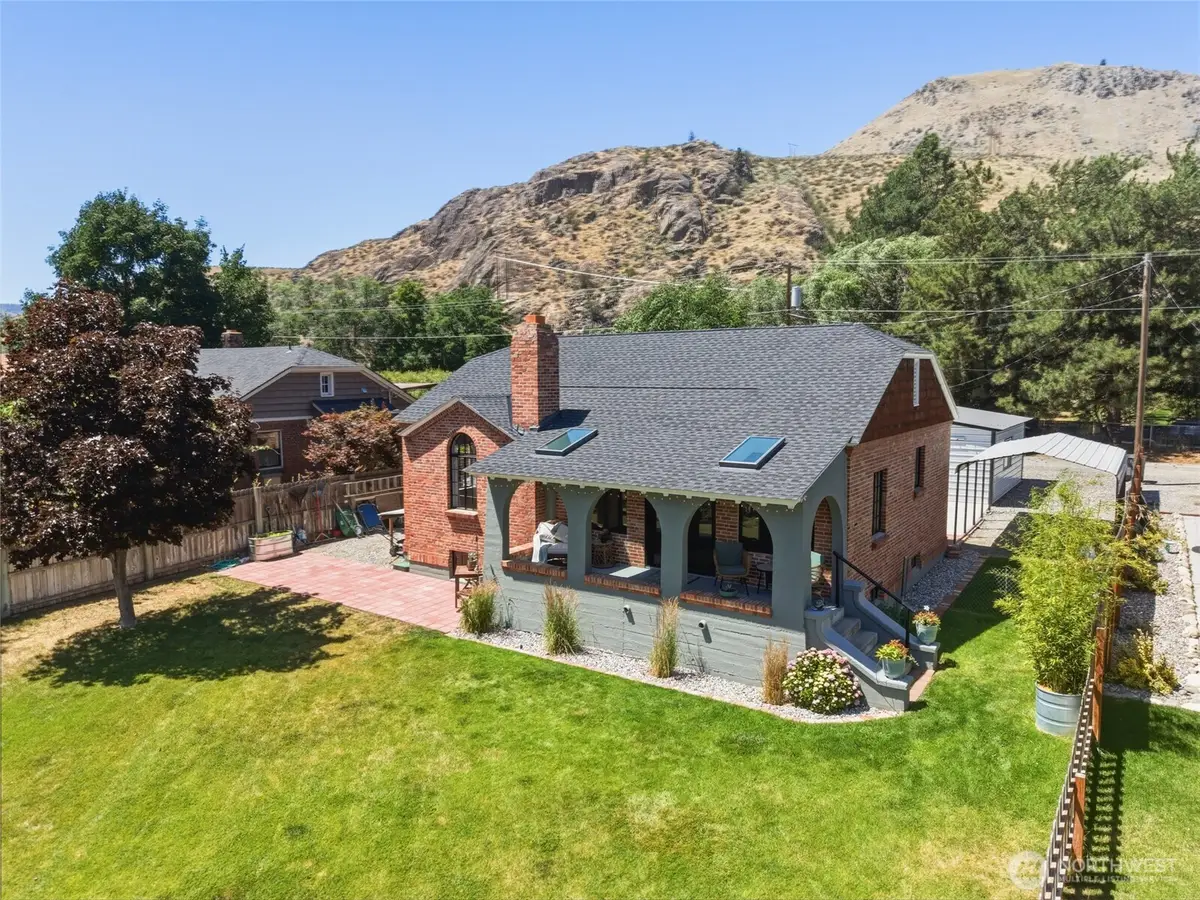 446 5th Street, Chelan Falls, WA 98817 - #1
