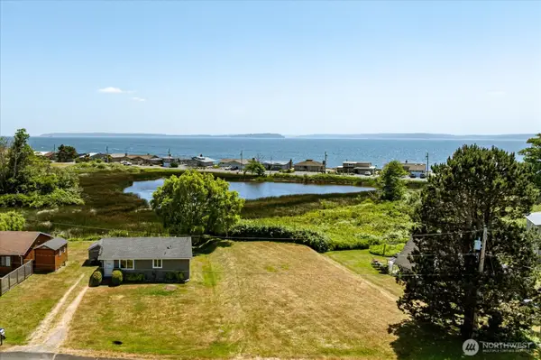 214 Lighthouse Way, Freeland, WA 98249