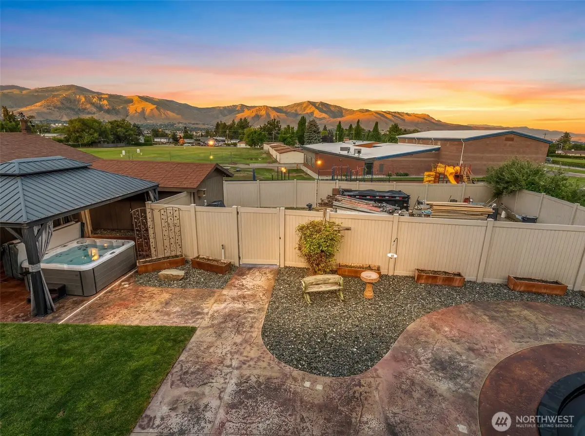 1428 NE Terrace Court, East Wenatchee, WA 98802 - #1