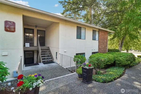 23301 Lakeview Drive #A101, Mountlake Terrace, WA 98043