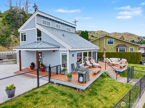 1386 S Lakeshore Road, Chelan, WA 98816