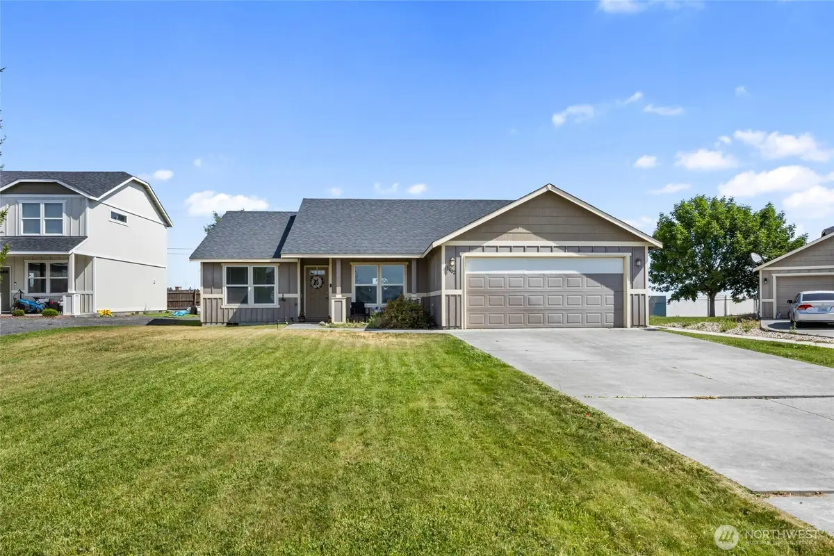 1402 W Tennessee Drive, Moses Lake, WA 98837 - #1