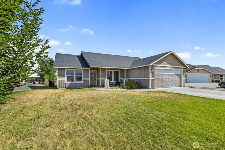 1402 W Tennessee Drive, Moses Lake, WA 98837 - #2