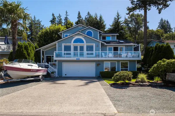 8189 Whidbey Drive, Clinton, WA 98236
