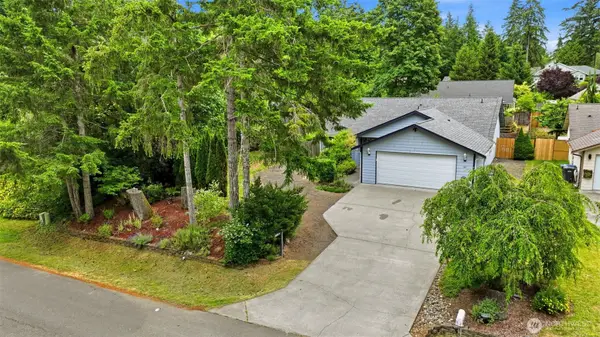 141 E Village View Drive, Allyn, WA 98524