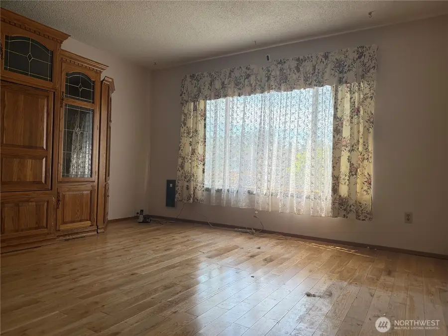 1415 E 55th Street, Tacoma, WA 98404 - #3