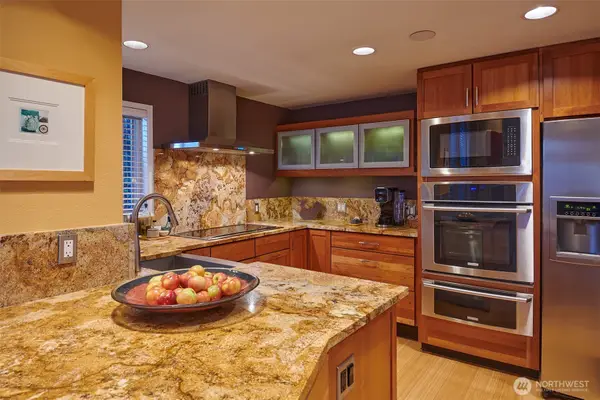 909 N 35th Street #403, Seattle, WA 98103