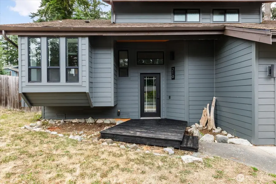 210 NW Calista Ct., Oak Harbor, WA 98277 - #2